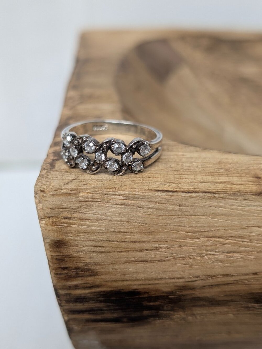 Vintage 925 Sterling Silver Clear Stone Wavy Design Ring Size 7